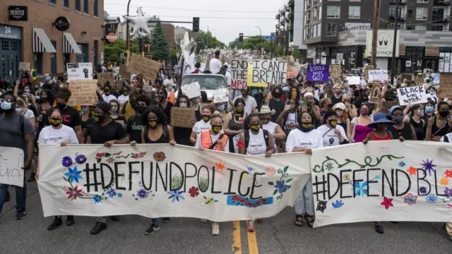 Manifestación contra los excesos policiales en Minneapolis.