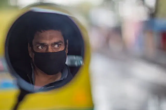 கொரோனா நோயாளிகளின் சுவாசத்திற்காக போராடும் இந்தியா