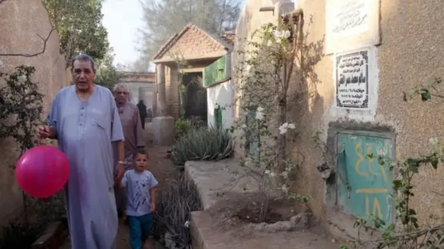 زوار المقابر