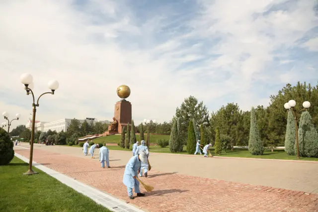 Выставка "Смирное небо"