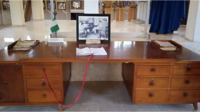 Teburin Sardauna Ahmadu Bello na aiki