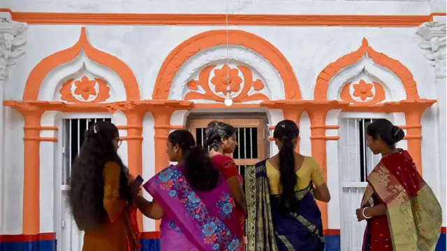 বাংলাদেশের ওড়াকান্দিতে মতুয়াদের এই তীর্থই দর্শন করেছেন প্রধানমন্ত্রী মোদী