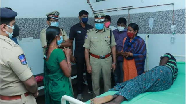 దర్యాప్తు చేస్తున్న పోలీస్ ఉన్నతాధికారులు