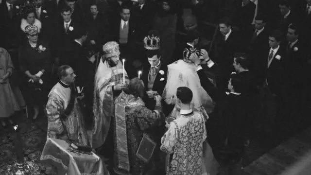 Венчание Питера Зиновьева и его жены Виктории в Русском православном соборе в Кенсингтоне, 1960 год