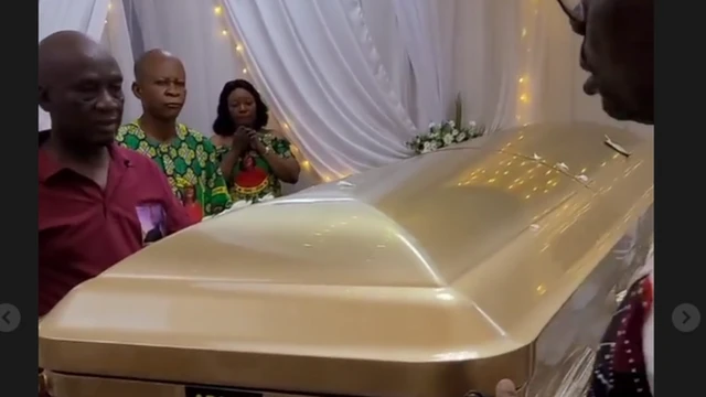 Obi Cubana Oba Anambra: Cubana Chief Priest oga mama burial fotos