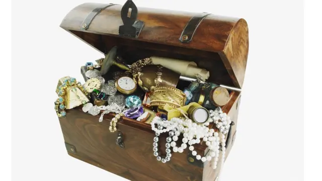 বহুমূল্য সামগ্রী।