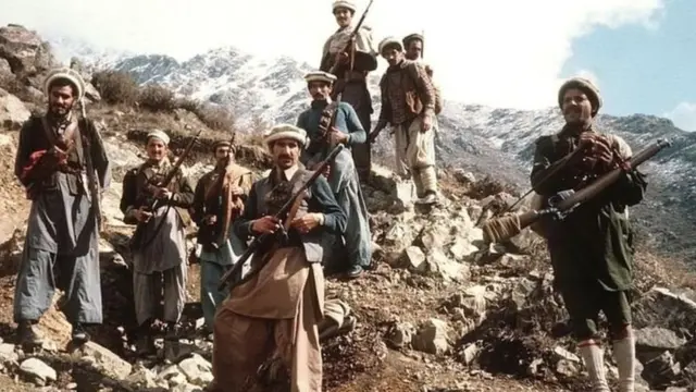 ஆயுதமேந்திய போராளிகள்