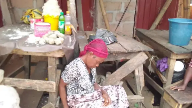 Nwaanyị na-ehi ụra