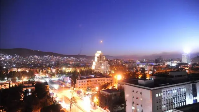 ภาพขีปนาวุธเหนือท้องฟ้ากรุงดามัสกัส เมื่อเช้าตรูเวลาท้องถิ่น