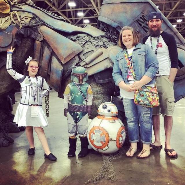 Candace e família com personagensjogo de canastra grátis'Guerra nas Estrelas'