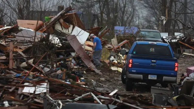 Imágenes de los escombros en Kentucky tras los tornados