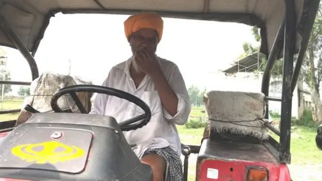 டிராக்டரில் ராணுவ வீரர் ஜஸ்வந்த் சிங்