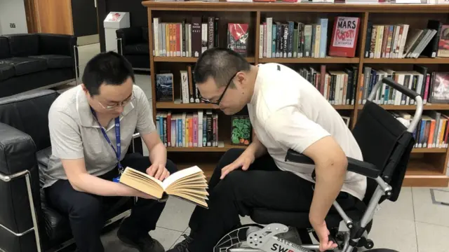 張煜東和陸思源在圖書館