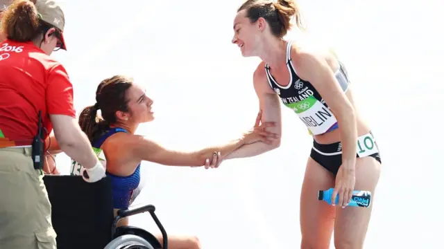 D'Agostino saluda a Hamblin.