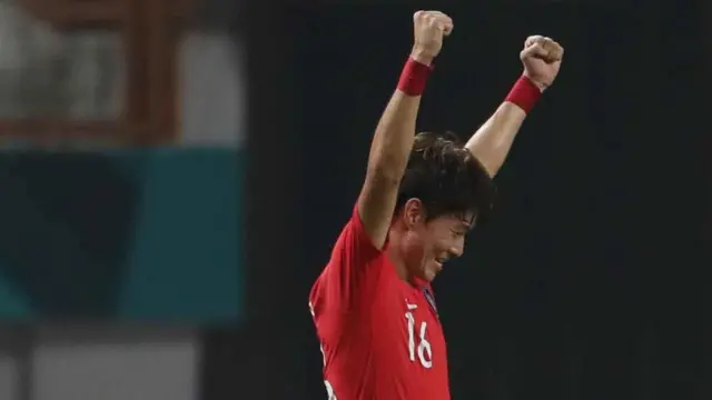 이란전 승리 후 환호하는 황의조