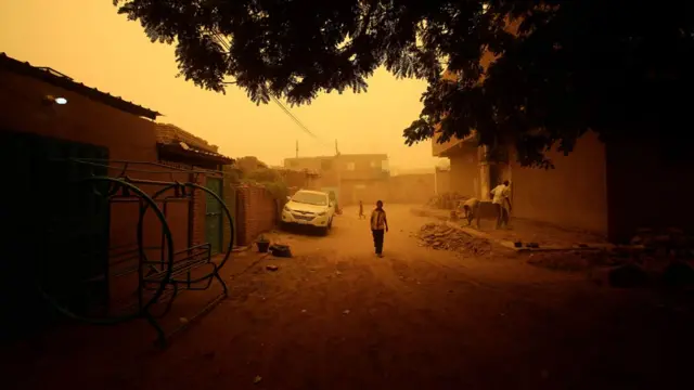 This picture taken on March 29, 2018, shows the dust storm in Khartoum A thick sandstorm engulfed the Sudanese capital on Thursday, forcing authorities to cancel flights and shut schools in Khartoum and other nearby town