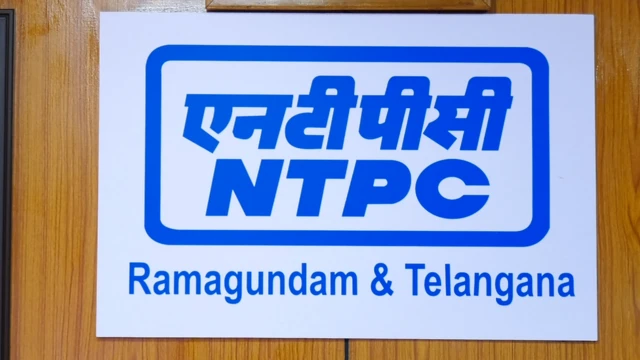 గ్రీన్ ఎనర్జీ ఇనిషియేటివ్‌లో భాగంగా ఎన్టీపీసీ ఫ్లోటింగ్ పవర్ ప్లాంట్‌ను ఏర్పాటు చేస్తోంది