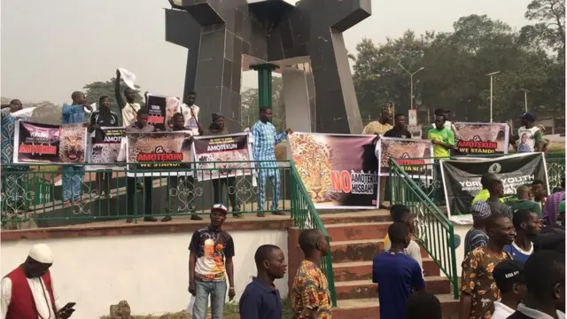 Awọn eeyan to n sewọde lori ifẹsẹmulẹ eto Amotekun