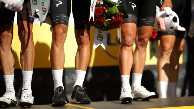 Команда Sky демонструє, що не всі ноги велогонщиків виглядають як листя