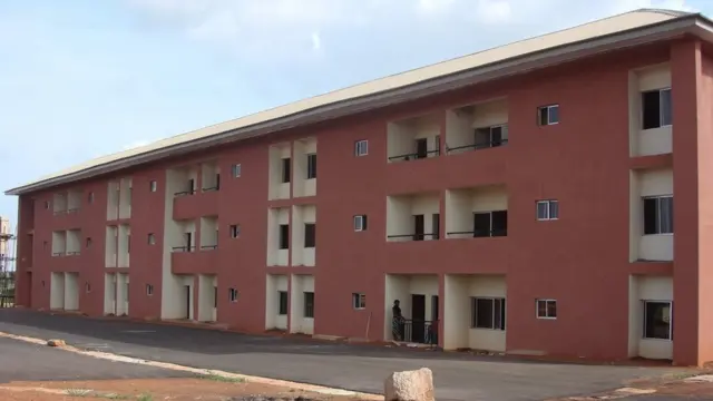 Ụlọ elu gọọmentị rụrụ