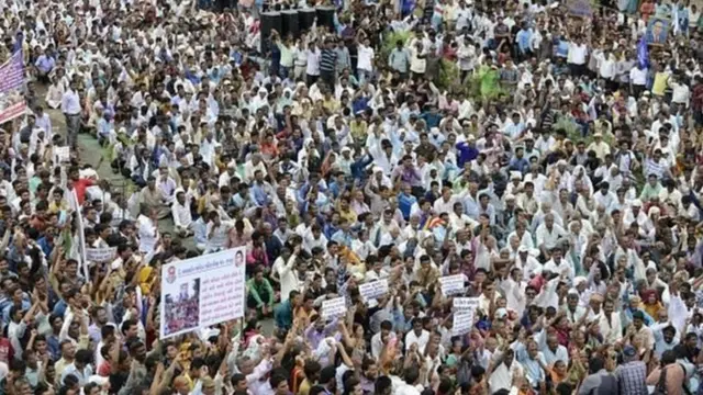 गुजरात के ऊना में चार दलितों की पिटाई के बाद विरोध प्रदर्शन