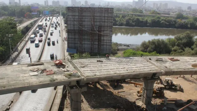 पायाभूत क्षेत्रात अधिक गुंतवणूक होईल अशी मोदी सरकारकडून अपेक्षा केली जात आहे.