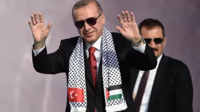 Madaxweyne Erdogan oo qoorta surtay cimaamad calammada Turkiga iyo Falastiin ay ku wada yaalliin