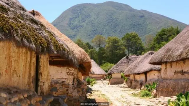 به کمتر بیگانه‌ای اجازه داده می‌شود تا از نابوسیماکی، پایتخت سرزمین‌های خودمختار آروآکو، بازدید کند