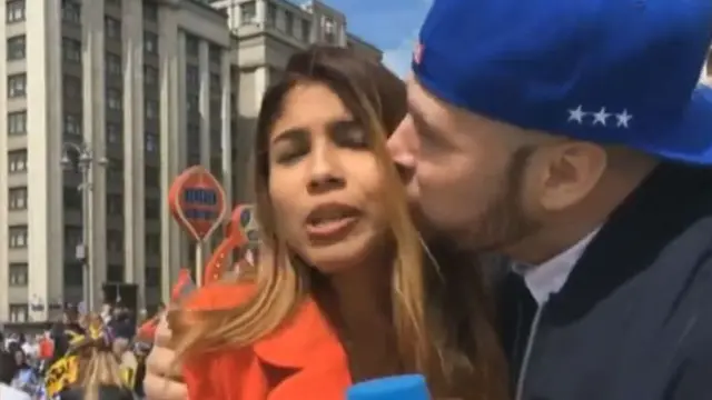 এই নারী সাংবাদিককে চুমু খাওয়ার ঘটনার পর অনেকেই একে যৌন হয়রানি বলে উল্লেখ করেছেন।