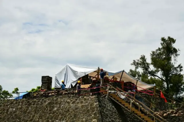 Arqueólogos investigan en la pirámide de Teopanzolco
