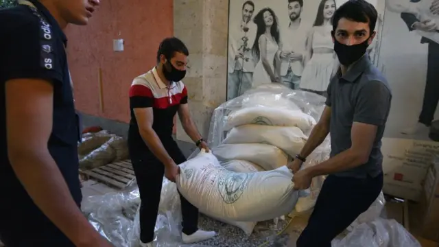 مساعدات انسانية للفارين من القتال