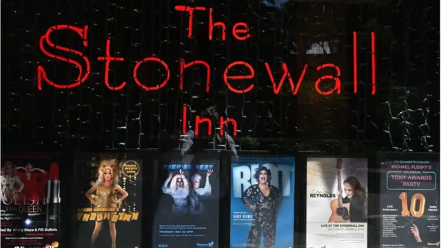 สัญลักษณ์ฉลอง 50 ปีของพาเพรด