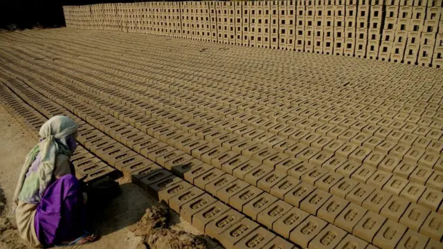 செங்கல் தொழிலாளி