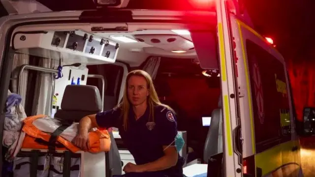 သူနာတင်ကားနောက်မှာ တွေ့ရတဲ့ ဂျို