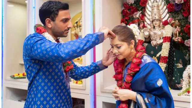 अभिनेत्री सोनाली कुलकर्णी विवाहबद्ध