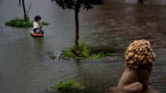 Значна частина Г'юстона опинилась під водою