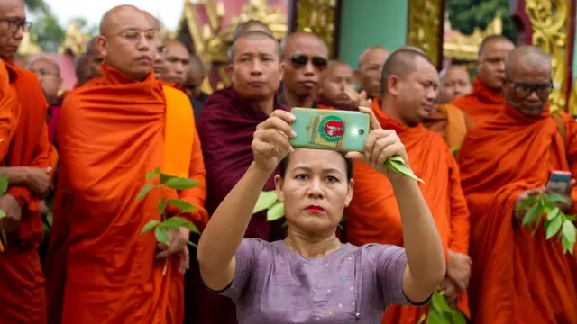 ဇွန်၁၉ ရက်နောက်ပိုင်းမှာတော့ စုဝေးချီတက် ဆု တောင်းပွဲတွေ နည်းသွားတာတွေ့ရပါတယ်