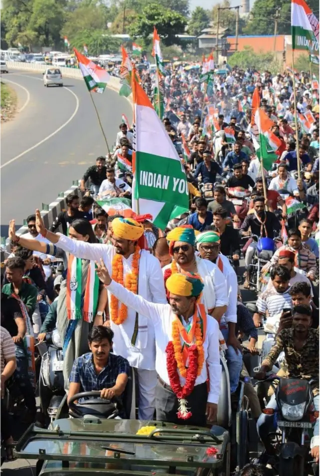 વિજાપુરની યુવા પરિવર્તન યાત્રામાં મેદની