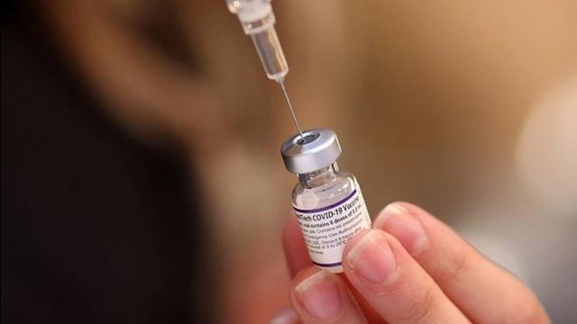 Огромную роль в обуздании пандемии сыграла вакцинация