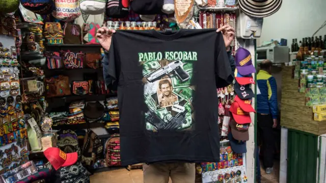Майка с портретом Эскобара