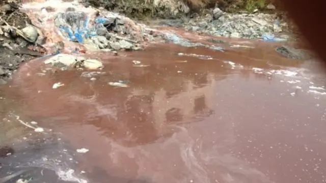 এভাবেই দূষিত হচ্ছে নদ নদী