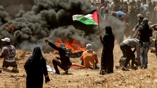 या निदर्शनांमध्ये पॅलेस्टिनी महिलांनीही सहभाग घेतला.