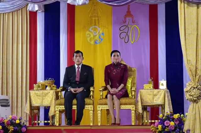 ในหลวง ราชินี