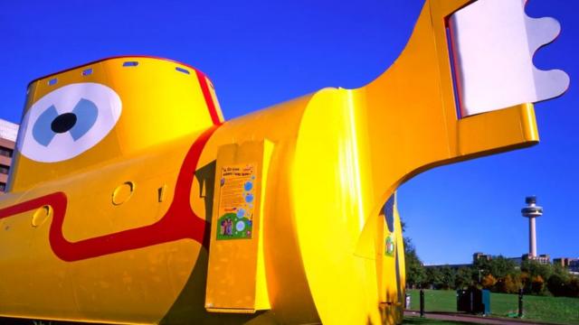 Скульптура Yellow Submarine в Ливерпуле