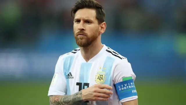 "তিনি দলের দায় নেননি" - মেসি সম্পর্কে ওলে পত্রিকায় লিখেছেন ভাষ্যকার হারনান ক্লাউস