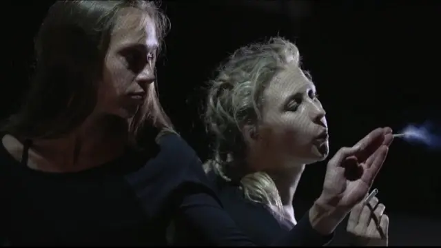 Сцена из спектакля "Пылающие двери"