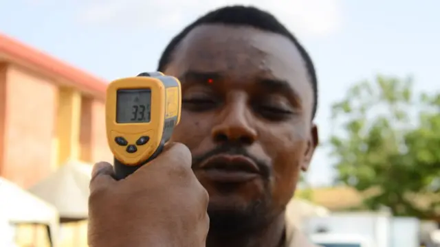 Pesin dey take temperature