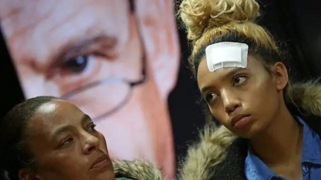 ග්‍රේස් මුගාබේ පහර දී ඇත්තේ ගබ්‍රියලා එංගල්ස් (Gabriella E ngels) නම් 21 හැවිරිදි නිරූපිකාවටයි.