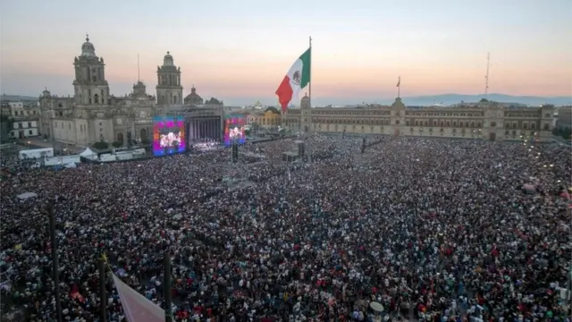 Una multitud en el Zócalo