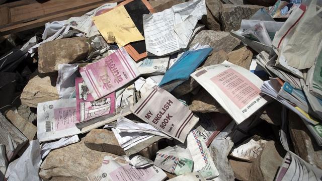 Escombros de una escuela en Nepal.
